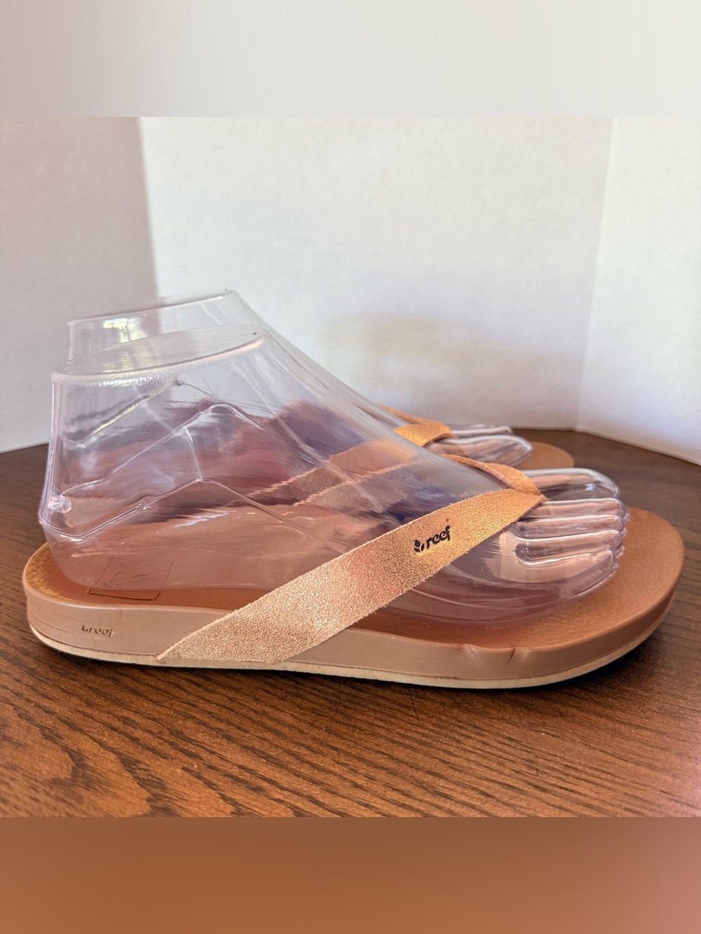 Reef Cushion court Metallic Gold flip-flop Sandals. Women’s size 7.